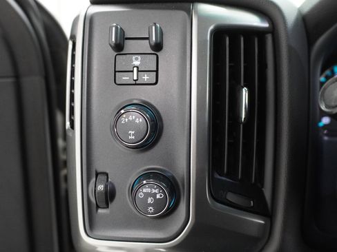 Used 2018 Chevrolet Silverado 2500 LT w/ LT Convenience Package AWD/4WD image 16