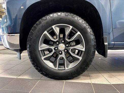 Used 2024 Chevrolet Silverado 1500 LT AWD/4WD image 7