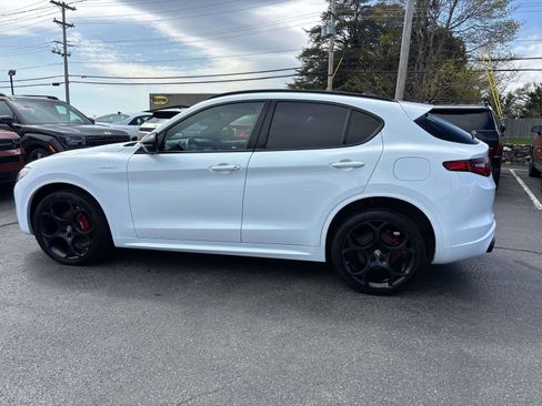 Used 2022 Alfa Romeo Stelvio Veloce AWD/4WD image 2