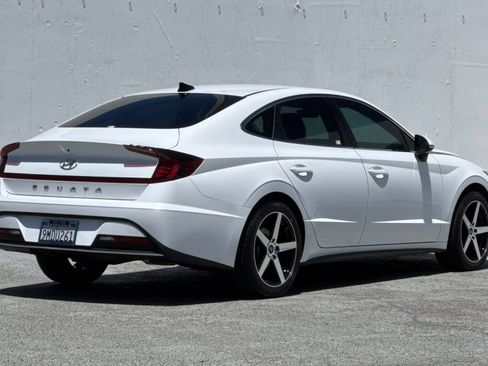 Used 2023 Hyundai Sonata SE FWD image 3