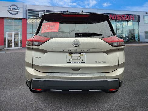 Certified 2025 Nissan Rogue SL w/ Tech Package image 5
