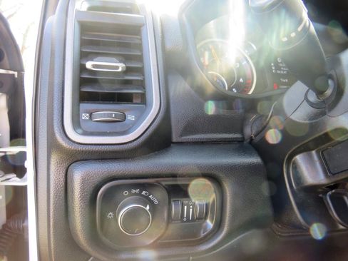 Used 2019 RAM 3500 Tradesman w/ Chrome Appearance Group AWD/4WD image 16