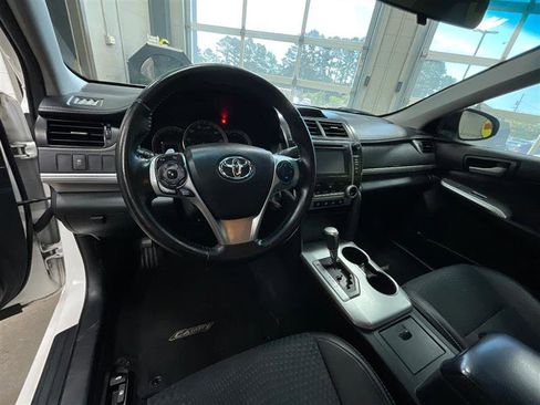 Used 2014 Toyota Camry SE w/ Fleet Convenience Package FWD image 13
