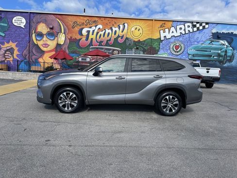 Certified 2025 Toyota Highlander XLE AWD/4WD image 2