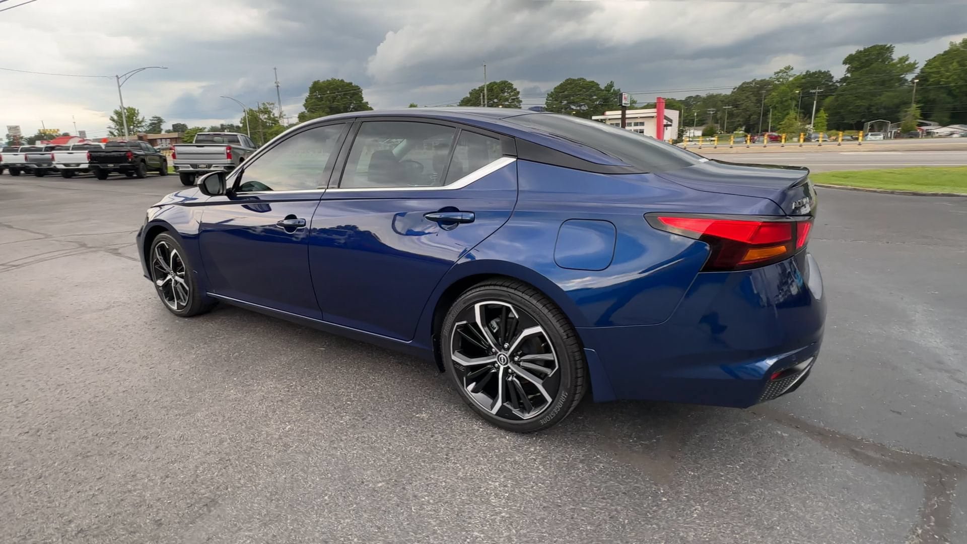 Used 2024 Nissan Altima 2.5 SR w/ SR Premium Package FWD image 6