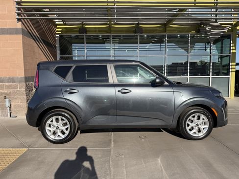 Used 2024 Kia Soul LX w/ Option Group 015 FWD image 9
