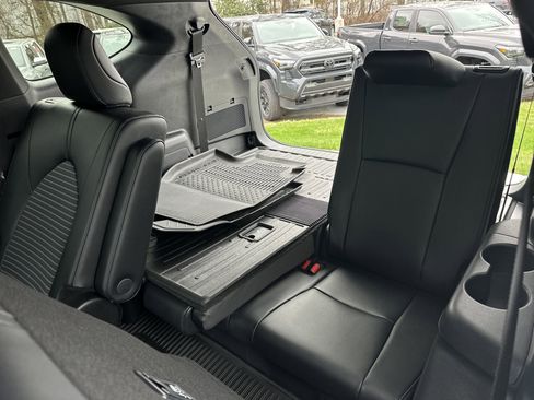 Certified 2025 Toyota Highlander XSE image 32