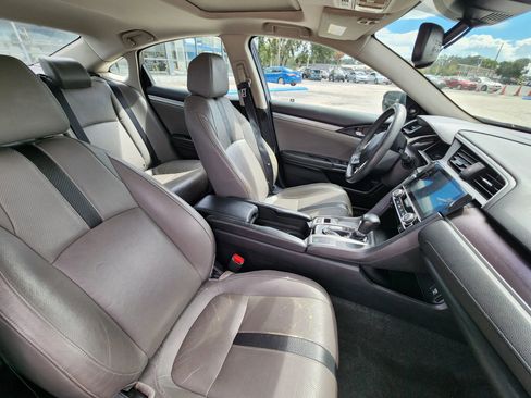 Used 2017 Honda Civic Touring image 10