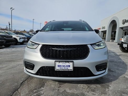 New 2026 Chrysler Pacifica Select image 2