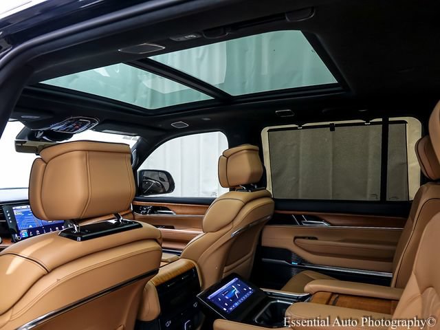 Used 2022 Jeep Grand Wagoneer Series III AWD/4WD image 15