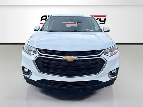 Used 2020 Chevrolet Traverse LT image 2