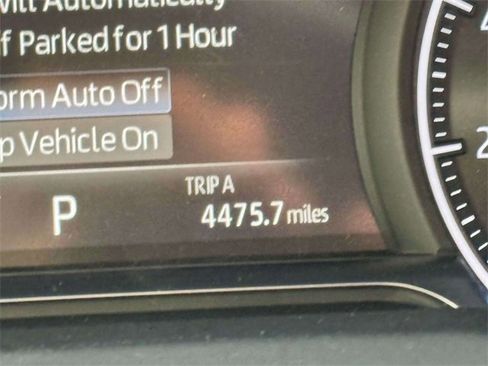 Used 2022 Toyota Venza XLE image 28