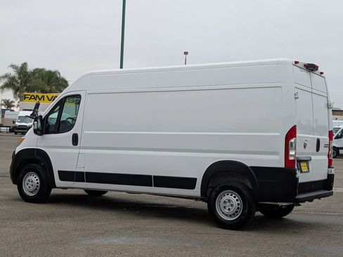 Used 2026 RAM ProMaster 2500 w/ Convenience Group FWD image 5