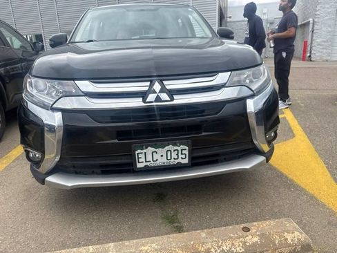 Used 2017 Mitsubishi Outlander SE AWD/4WD image 2