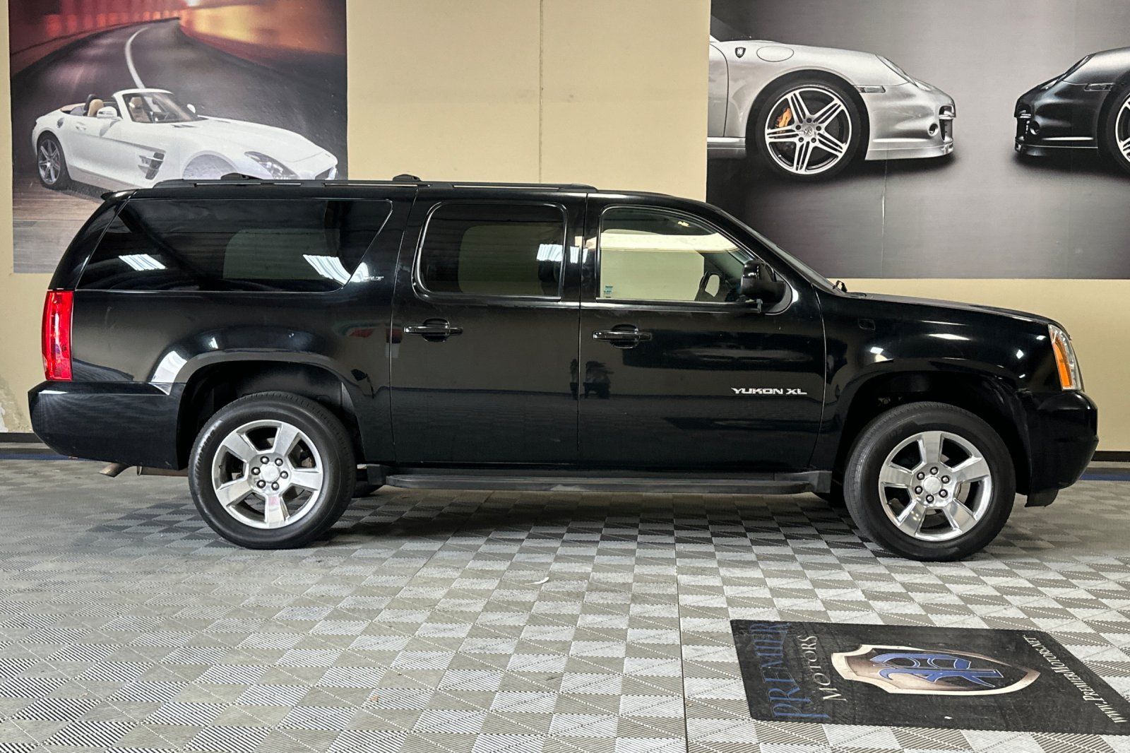 Used 2013 GMC Yukon XL SLT RWD image 3