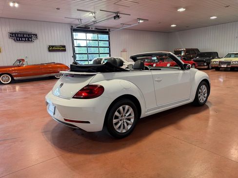 Used 2019 Volkswagen Beetle 2.0T S FWD image 10