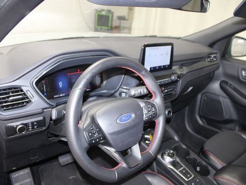 Used 2025 Ford Escape ST-Line FWD image 18