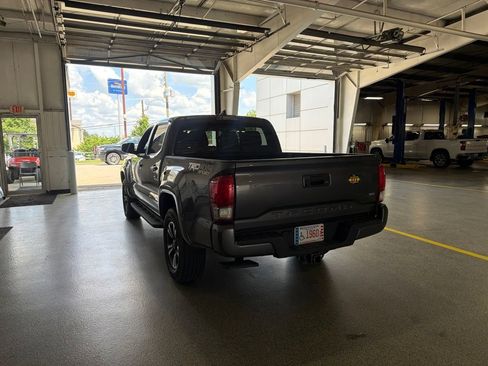 Used 2016 Toyota Tacoma TRD Sport w/ Towing Package AWD/4WD image 4
