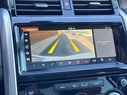 Used 2017 Land Rover Discovery HSE AWD/4WD image 22