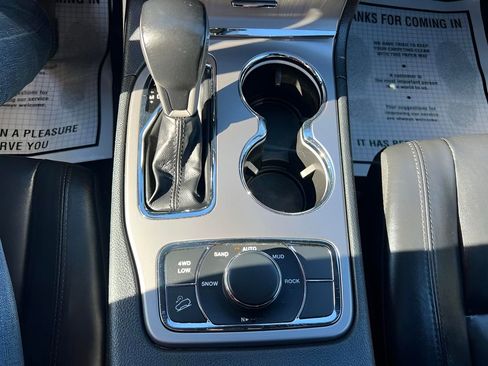 Used 2022 Jeep Grand Cherokee Limited image 24