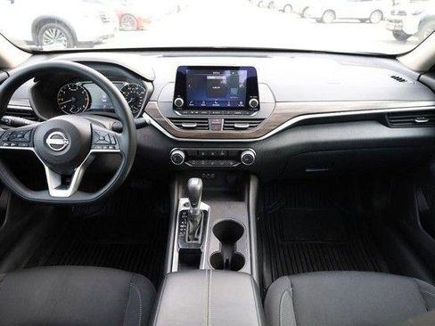 Certified 2025 Nissan Altima 2.5 SV FWD image 21
