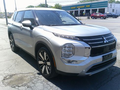 Used 2025 Mitsubishi Outlander SE AWD/4WD image 4