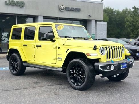 Used 2023 Jeep Wrangler Unlimited Sahara w/ Cold Weather Group AWD/4WD image 7