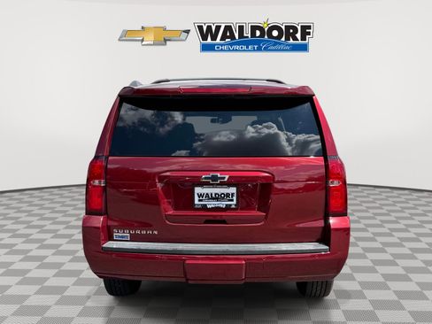 Used 2020 Chevrolet Suburban LT w/ Luxury Package AWD/4WD image 3