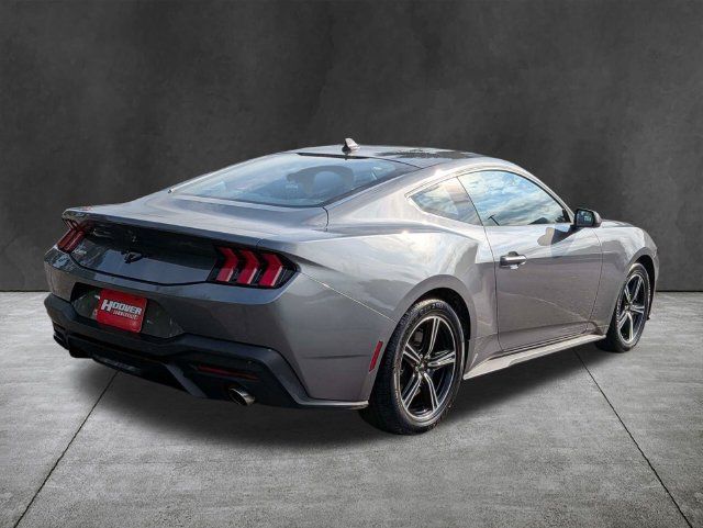 Used 2025 Ford Mustang Coupe RWD image 5
