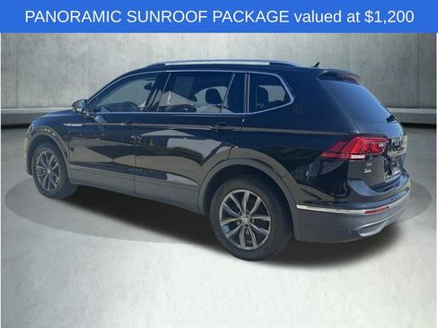 Used 2023 Volkswagen Tiguan SE w/ Panoramic Sunroof Package FWD image 3