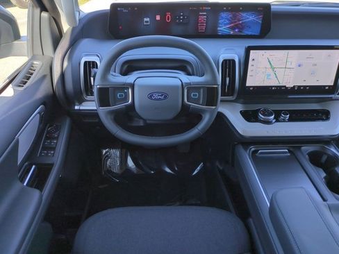 New 2026 Ford Expedition Active image 16