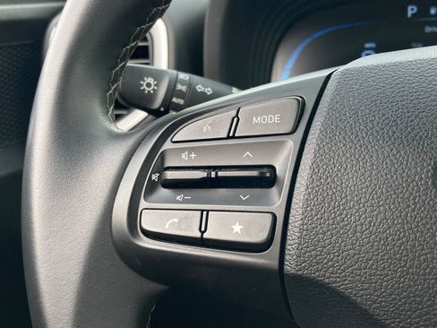 Used 2025 Hyundai Venue SEL image 14