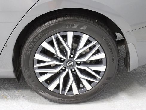 Certified 2024 Nissan Altima 2.5 SV FWD image 18