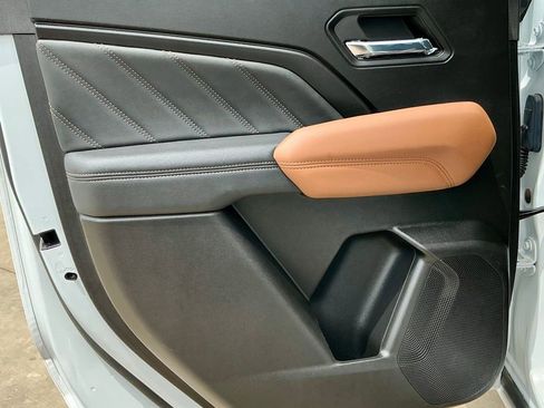 Used 2024 GMC Canyon AT4 w/ Technology Package AWD/4WD image 30