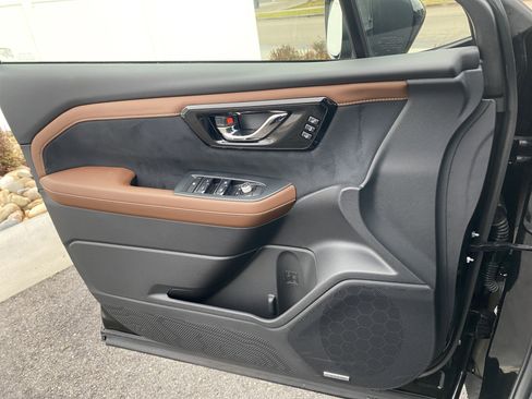 Used 2025 Subaru Forester Touring image 17