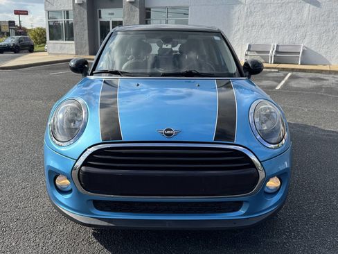 Used 2019 MINI Cooper 4-Door Hardtop w/ Signature Upholstery Package image 2