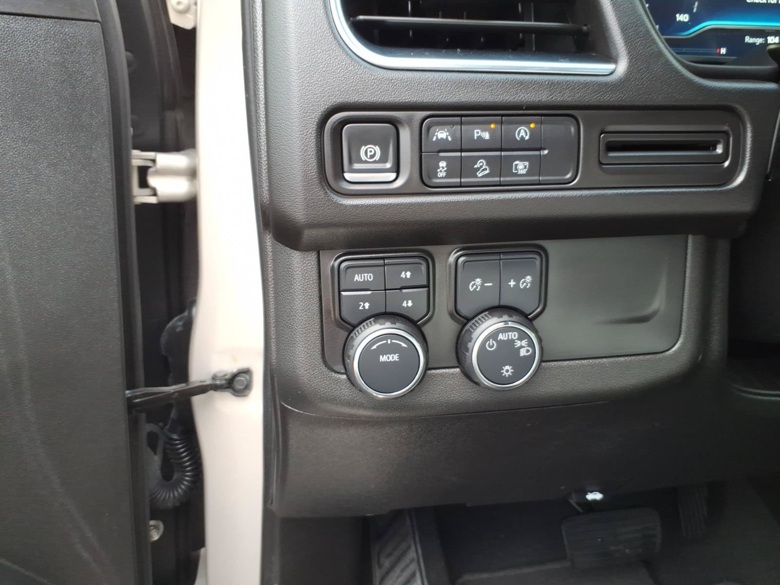 Used 2024 Chevrolet Tahoe Z71 w/ Luxury Package AWD/4WD image 13