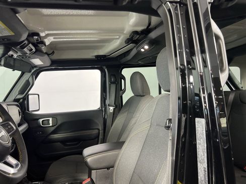 Certified 2025 Jeep Wrangler Sahara image 21