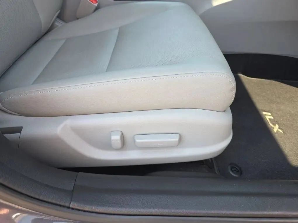 Used 2017 Acura ILX FWD image 45