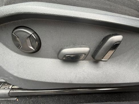 Used 2022 Volkswagen Tiguan SE w/ Panoramic Sunroof Package AWD/4WD image 10