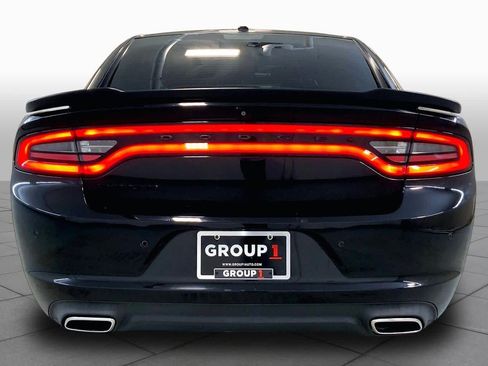 Used 2020 Dodge Charger SXT w/ Blacktop Package RWD image 4