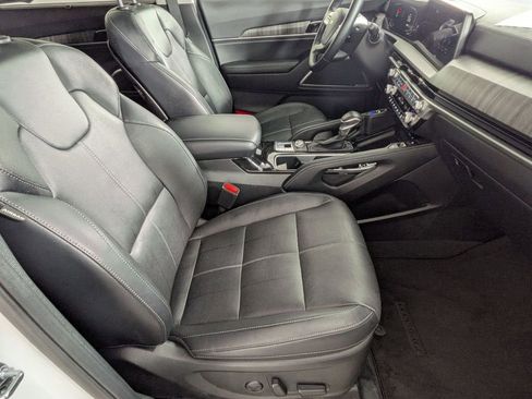 Used 2024 Kia Telluride EX w/ EX Captain's Chair Package FWD image 28