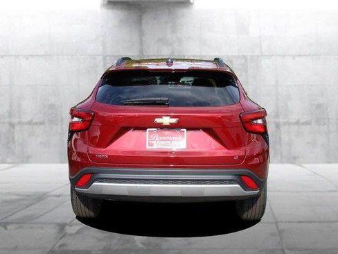 Used 2025 Chevrolet Trax LT w/ LT Convenience Package FWD image 6