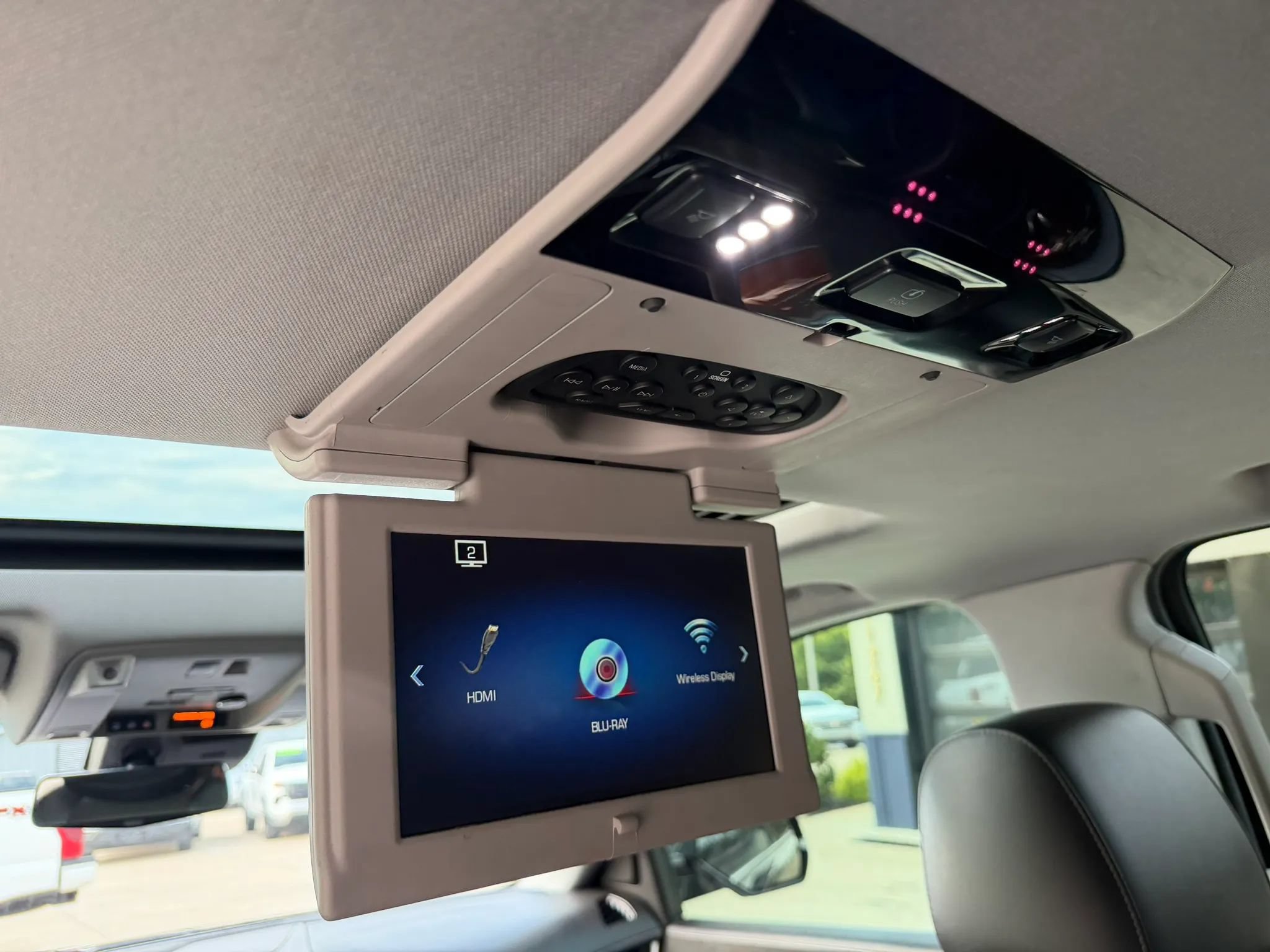 Used 2019 Cadillac Escalade Luxury AWD/4WD image 42
