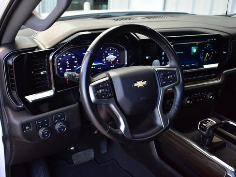 Used 2025 Chevrolet Silverado 1500 LT image 39