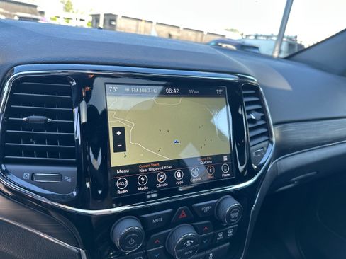 Used 2019 Jeep Grand Cherokee Limited w/ Trailer Tow Group IV AWD/4WD image 31
