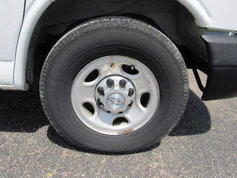 Used 2016 Chevrolet Express 2500 RWD image 10