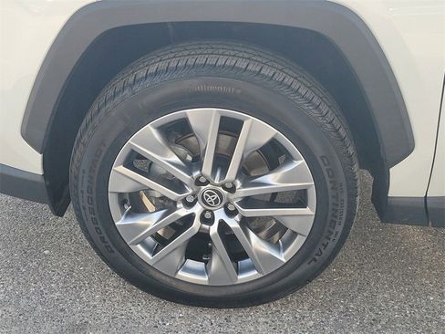 Used 2023 Toyota RAV4 XLE Premium image 9