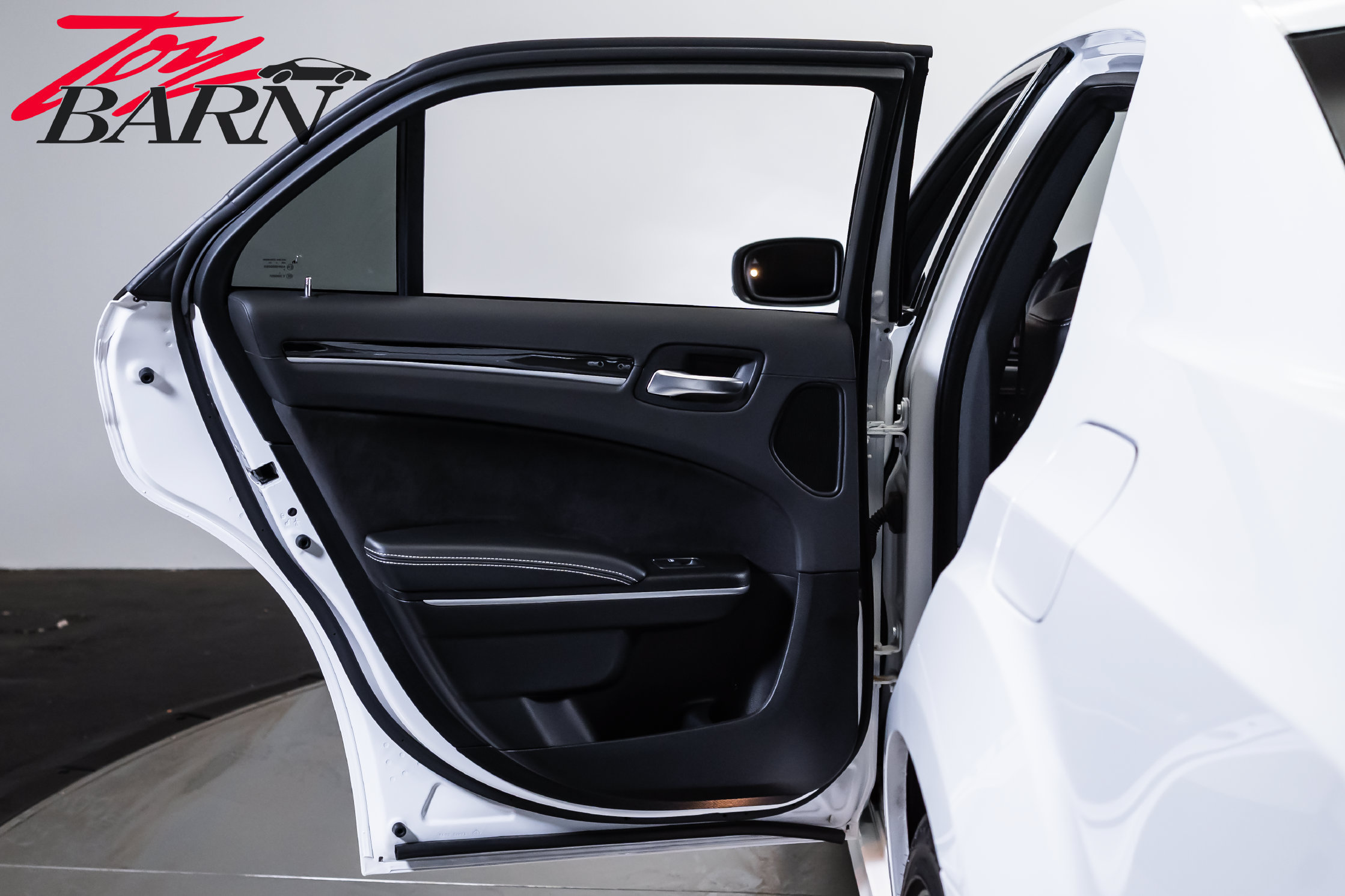 Used 2023 Chrysler 300 C RWD image 39
