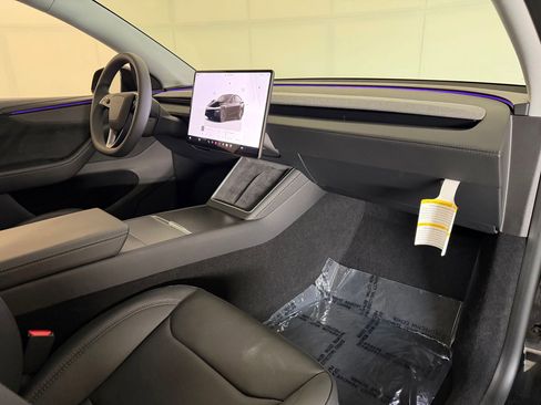 Used 2026 Tesla Model Y Long Range image 28